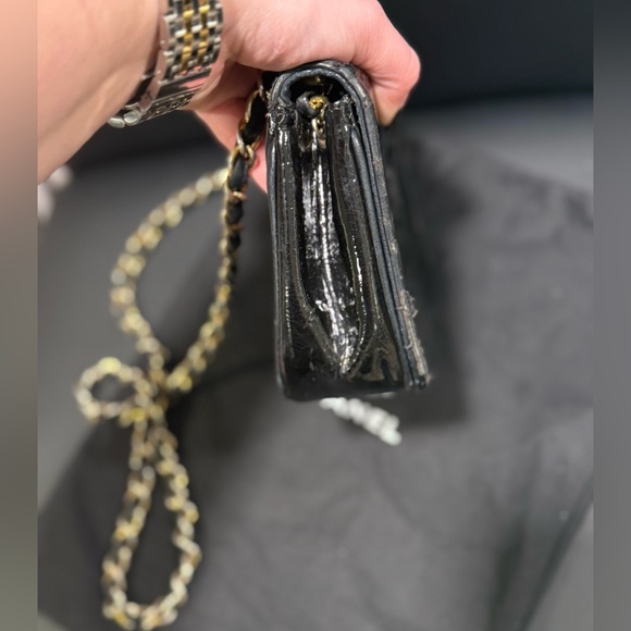 Vintage CHANEL CC Black Patent Leather Mini Crossbody Bag - Picture 4 of 13